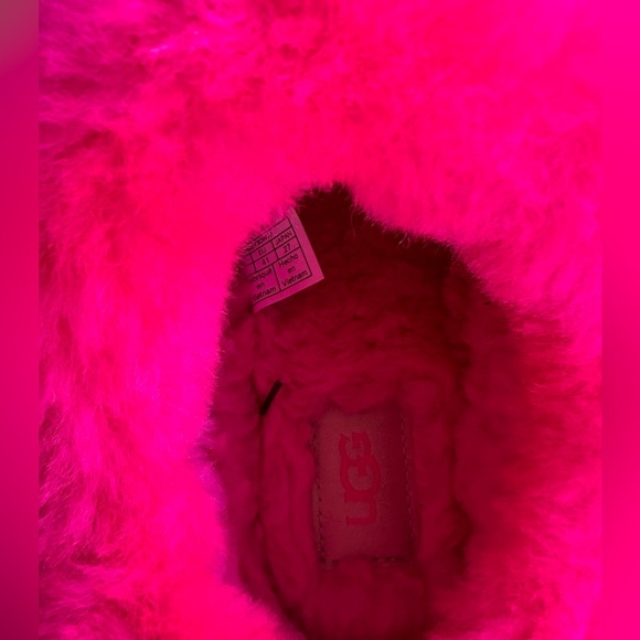 NWOT Ugg Slippers - Picture 4 of 4